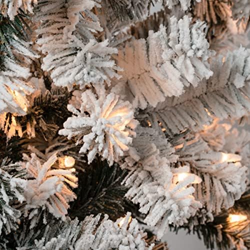 Nacionalna stabla Kompanija Prva tradicija Predsvijetljena bagrem jahala je tanka božićna stablo, čistom žarulje,