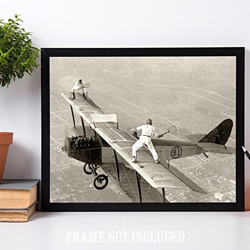 Igranje tenisa na krilu dvokrilca - Vintage avionska fotografija, Tenis na nebu crno-bijela zidna Umjetnost,