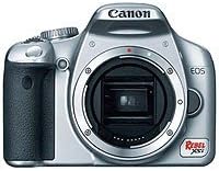 Canon Rebel XSi DSLR kamera sa EF-S 18-55mm f/3.5-5.6 IS objektivom