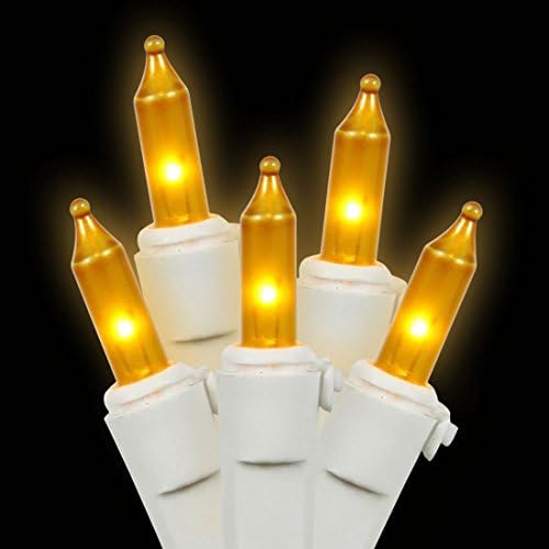 Vickerman 33 'Gold Mini Light Set sadrži 100 sijalica na bijeloj žici i 4 razmak sijalica. Unutrašnja